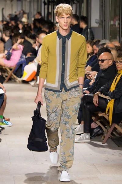 Look 25